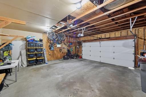 6215 Heathbrook Drive, Eden Prairie, MN 55346