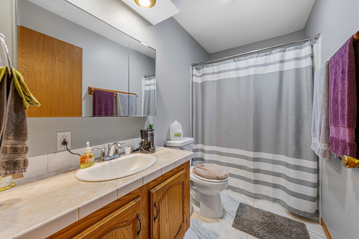 22 Bathroom.jpg