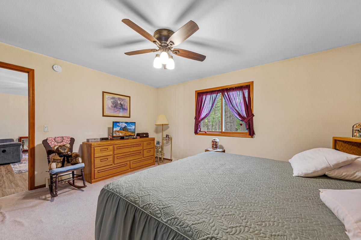 27 Main bedroom.jpg