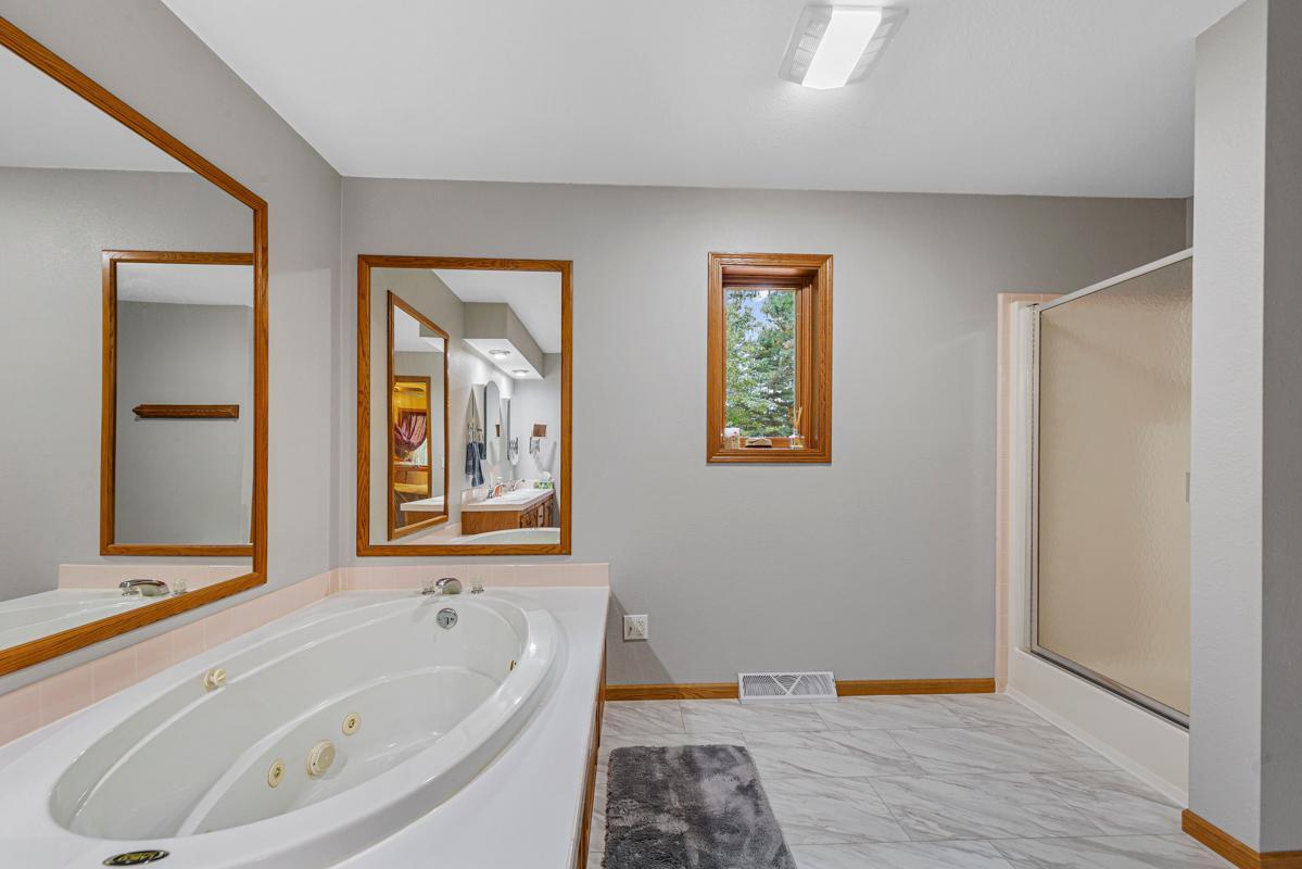 30 Main bathroom.jpg