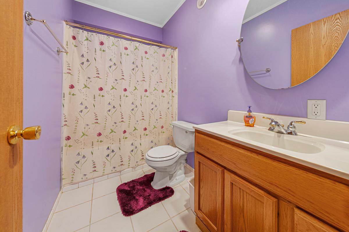 39 Bathroom_lower.jpg