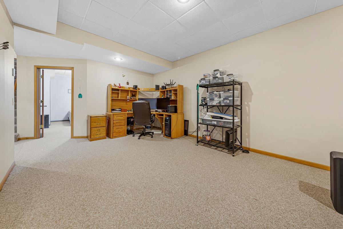 38 Family room_lower.jpg