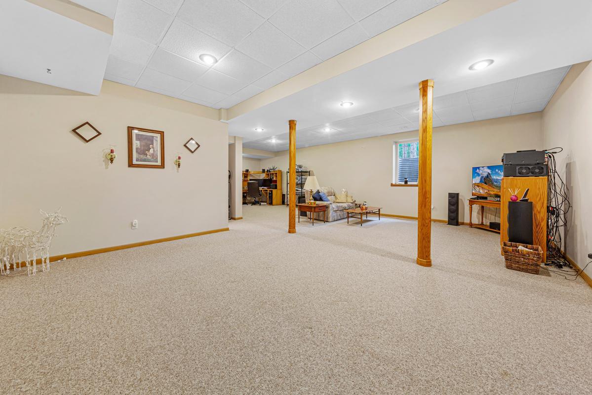 37 Rec_family room_lower.jpg