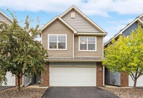 Gorgeous Townhome with 5 Walk-In closets.