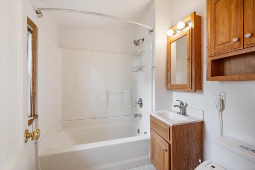 2521 12th Avenue E, North Saint Paul, MN 55109