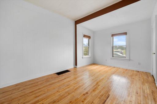 2521 12th Avenue E, North Saint Paul, MN 55109