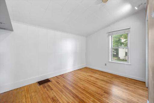 2521 12th Avenue E, North Saint Paul, MN 55109