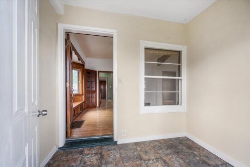 2521 12th Avenue E, North Saint Paul, MN 55109