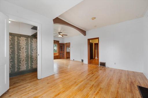 2521 12th Avenue E, North Saint Paul, MN 55109