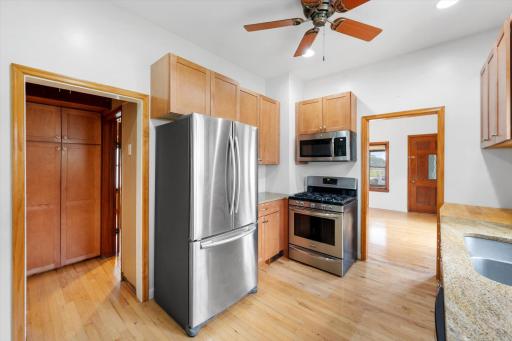 2521 12th Avenue E, North Saint Paul, MN 55109