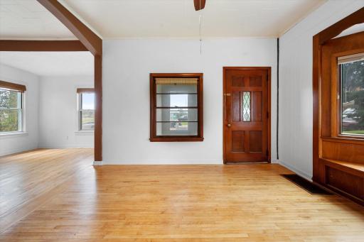 2521 12th Avenue E, North Saint Paul, MN 55109