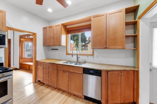 2521 12th Avenue E, North Saint Paul, MN 55109
