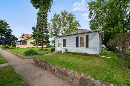 2521 12th Avenue E, North Saint Paul, MN 55109