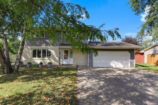 10934 Southview Dr - This home has it all - large, corner lot, hard wood floors on both levels, 4 large upper bedrooms, 3 baths, and an attached garage! Plus, new roof and siding in 2022!