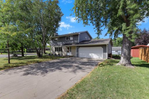 10934 Southview Dr - This home has it all - large, corner lot, hard wood floors on both levels, 4 large upper bedrooms, 3 baths, and an attached garage! Plus, new roof and siding in 2022!