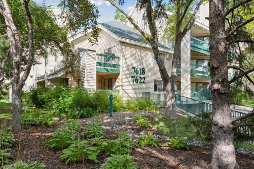 One level living at Edinborough! Spacious corner unit.