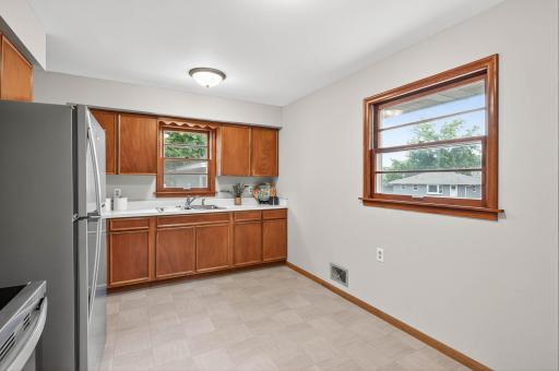 1105 Greystone Avenue N, Saint Paul, MN 55128