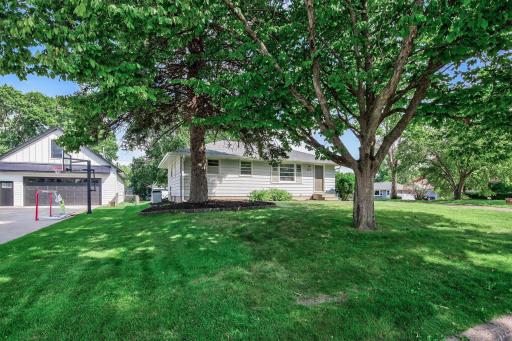 1105 Greystone Avenue N, Saint Paul, MN 55128
