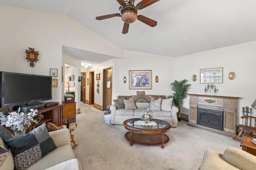 800 98th Avenue NW, 201NW, Minneapolis, MN 55433