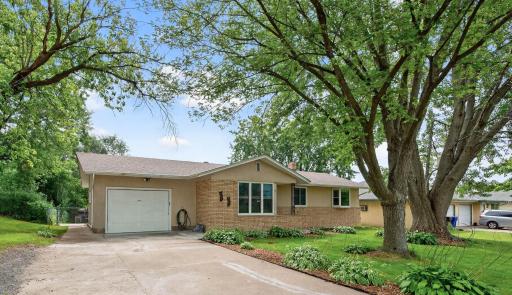 2076 Larpenteur Avenue E, Saint Paul, MN 55109
