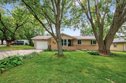 2076 Larpenteur Avenue E, Saint Paul, MN 55109