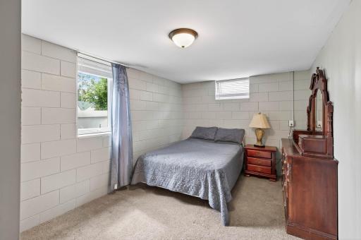 2076 Larpenteur Avenue E, Saint Paul, MN 55109