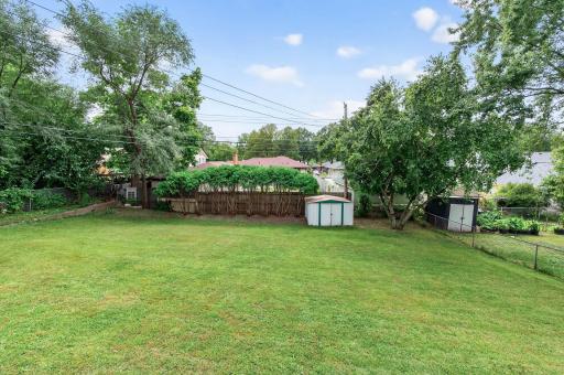 2076 Larpenteur Avenue E, Saint Paul, MN 55109