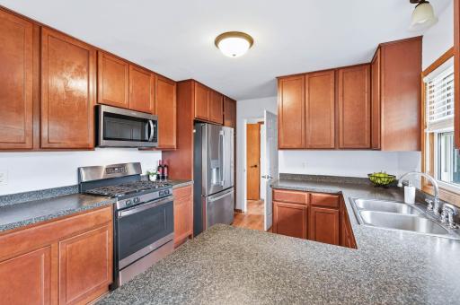 2076 Larpenteur Avenue E, Saint Paul, MN 55109
