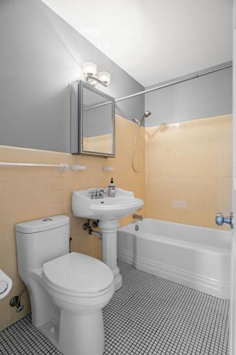 Main floor full bathroom