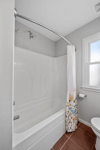 33-web-or-mls-5248 Hampshire Ave N-33.jpg