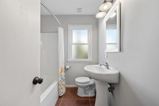 31-web-or-mls-5248 Hampshire Ave N-31.jpg