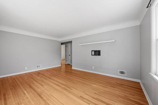 19-web-or-mls-5248 Hampshire Ave N-19.jpg