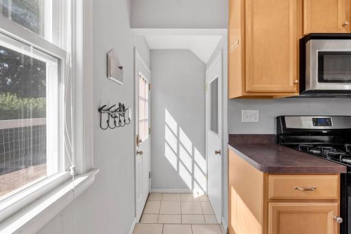 26-web-or-mls-5248 Hampshire Ave N-26.jpg
