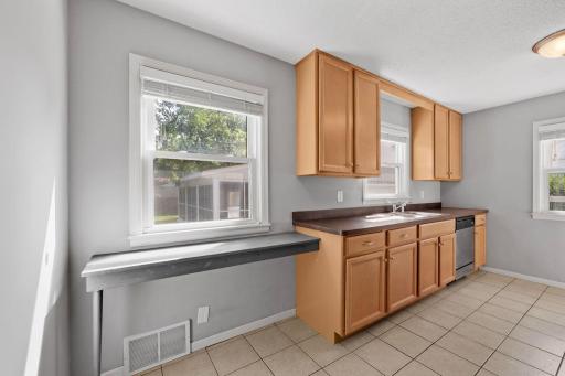 21-web-or-mls-5248 Hampshire Ave N-21.jpg