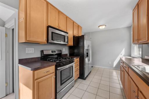 25-web-or-mls-5248 Hampshire Ave N-25.jpg