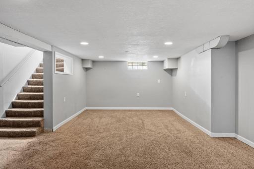43-web-or-mls-5248 Hampshire Ave N-43.jpg
