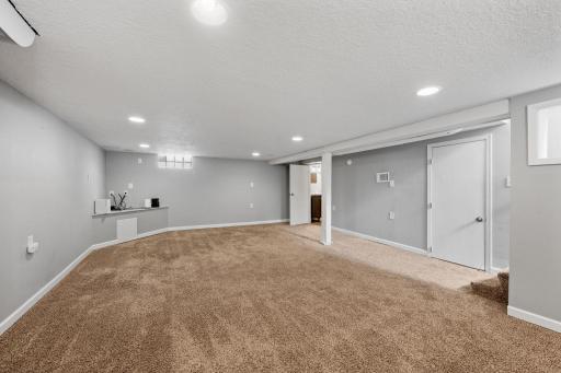 41-web-or-mls-5248 Hampshire Ave N-41.jpg