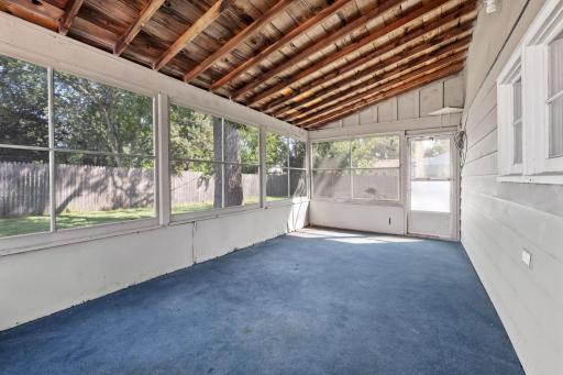 14-web-or-mls-5248 Hampshire Ave N-14.jpg