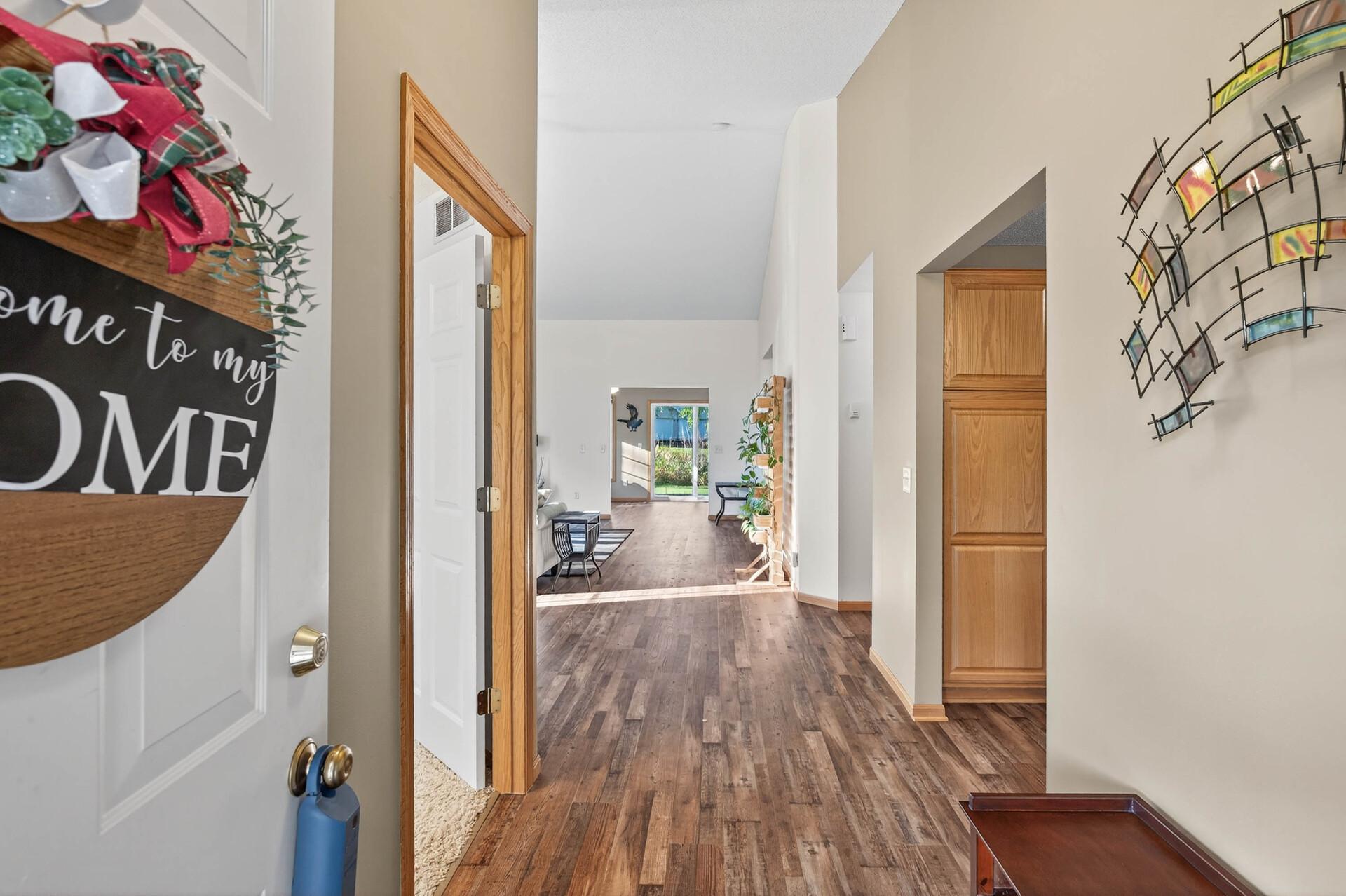 Front Entry/BRAND NEW LVP