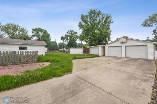 214 14th Street N, Moorhead, MN 56560