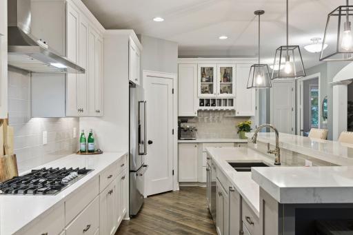 15622 Michele Lane, Eden Prairie, MN 55346