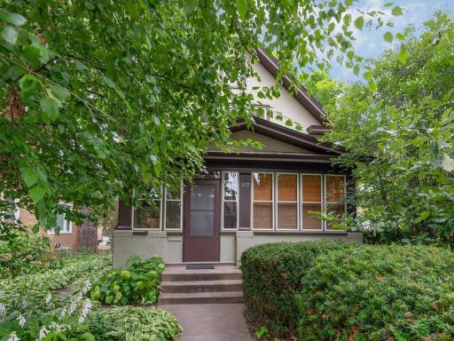 Classic stucco home in excellent condition