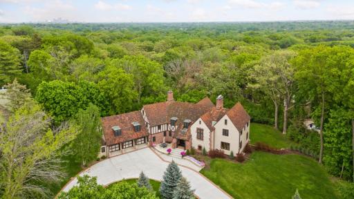 Wonderfully situated less 3 minutes to Ridgedale shopping areas and 15 minutes into downtown Minneapolis.