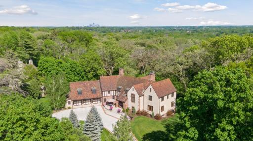 Wonderfully situated less 3 minutes to Ridgedale shopping areas and 15 minutes into downtown Minneapolis.