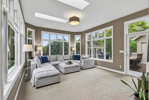 6155 Country Lane, Loretto, MN 55357
