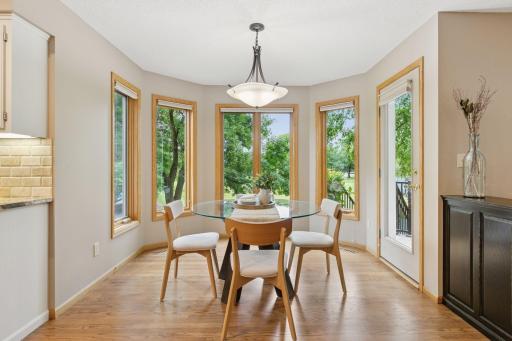 A beautiful setting to dine and soak in the picturesque golf course and backyard scenery.