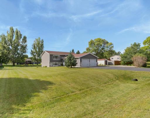1202 S Le Homme Dieu Drive NE, Alexandria, MN 56308