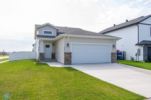 1101 55th Avenue W, West Fargo, ND 58078