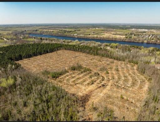 Adjacent to Rainy Lake and Voyageurs National Park