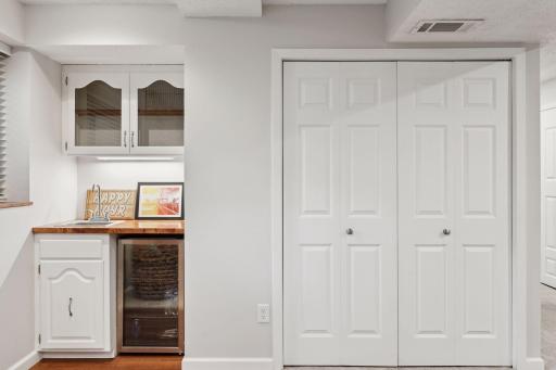 Awesome wet-bar and mini fridge! Great for entertaining!